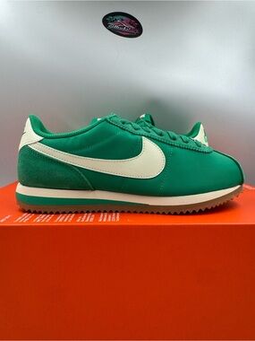 Nike Cortez TXT Stadium Green BRAND NEW Size 7 Women